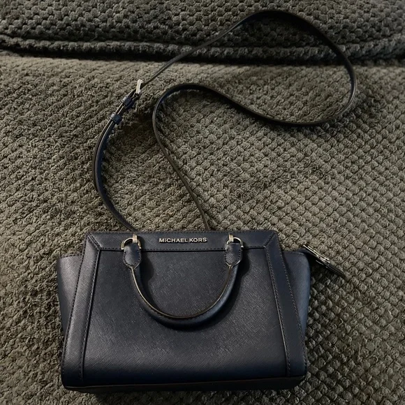 Michael Kors Purse - Picture 1 of 3